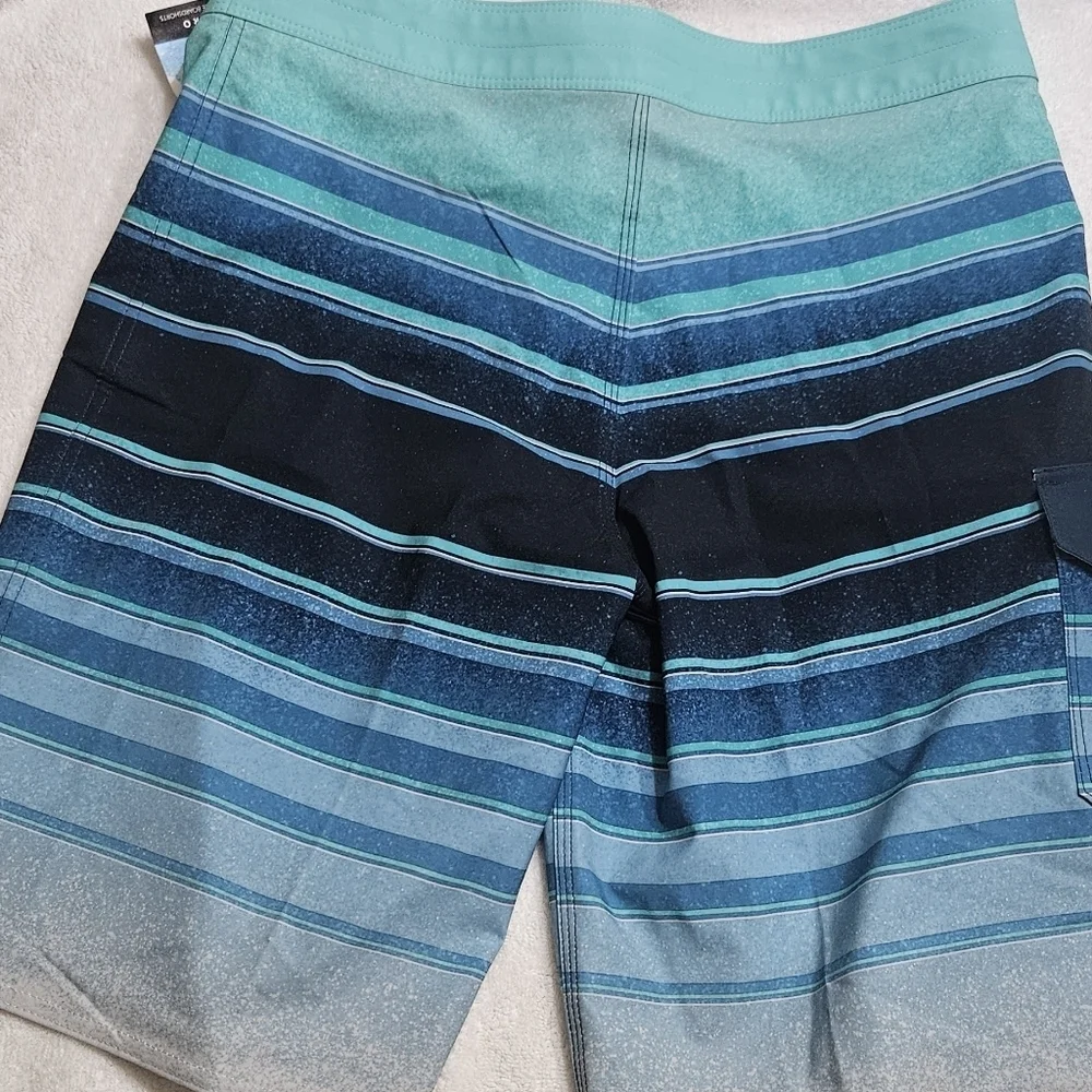 Billabong Size 29 Blue Striped Pro Stretch Performance Board Shorts NWT Pocket